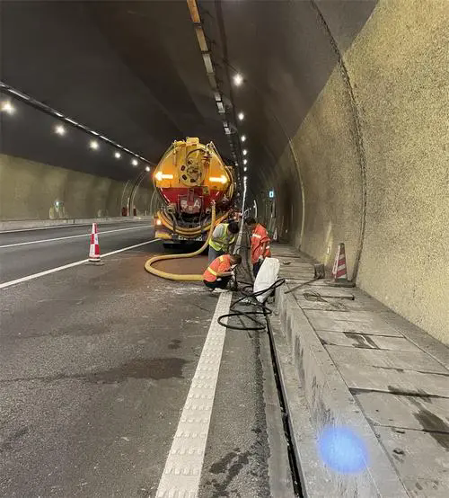 宿松隧道排水渠清淤